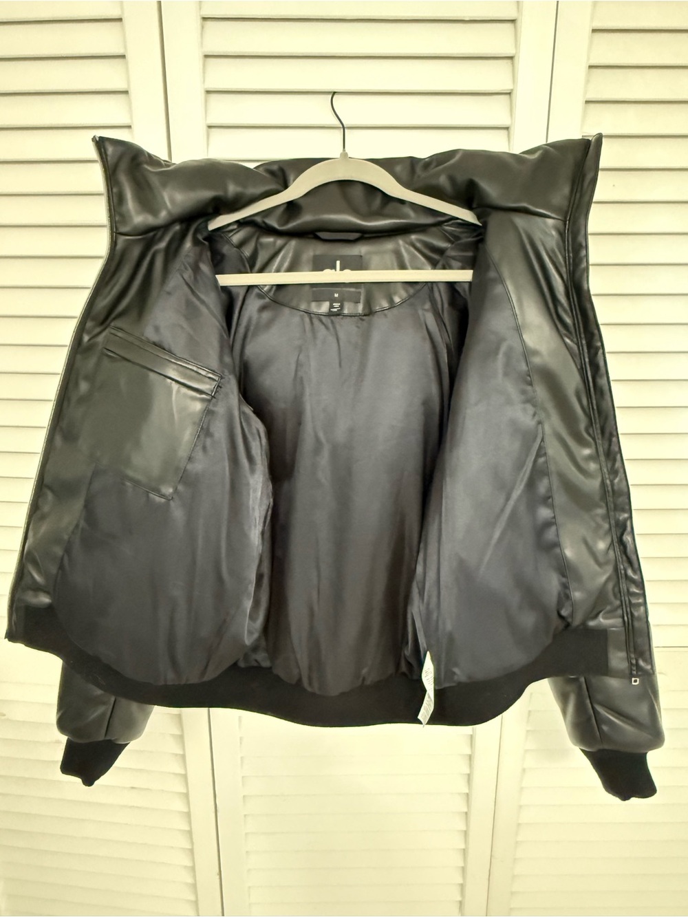 Alo Yoga Faux Leather Boss Puffer Jacket Black Medium NWOT - Picture 5 of 7